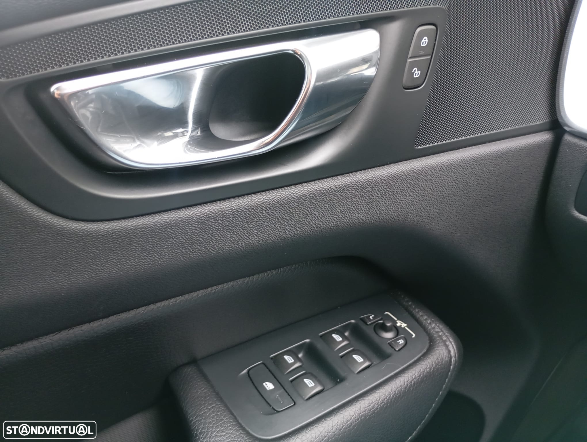 Volvo XC 60 2.0 D4 Momentum AWD Geartronic - 37