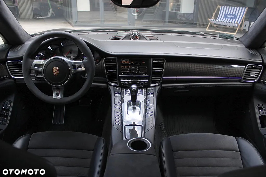 Porsche Panamera GTS PDK - 17