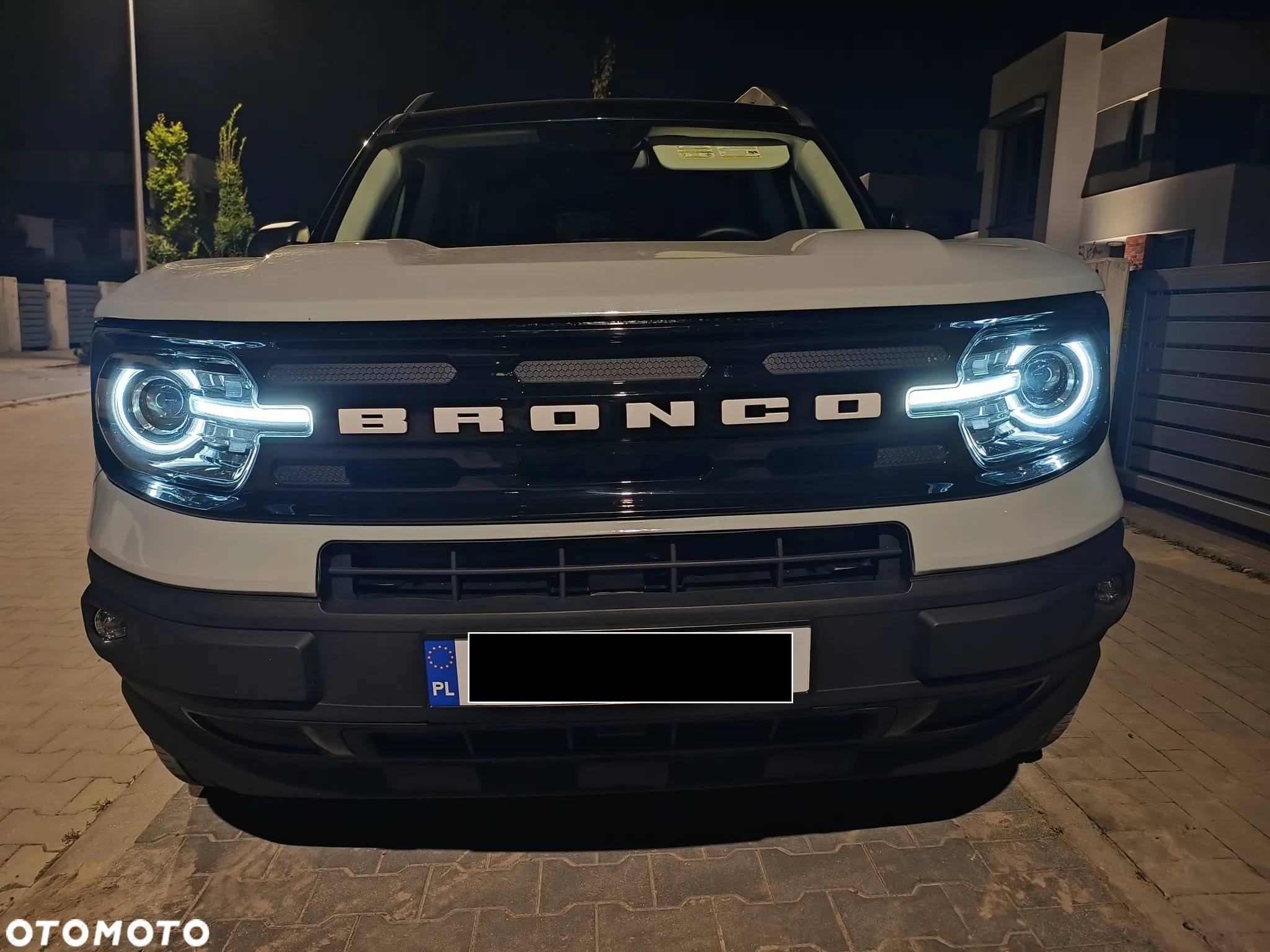 Ford Bronco - 14