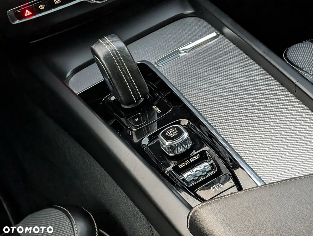 Volvo XC 60 D5 AWD R-Design - 29