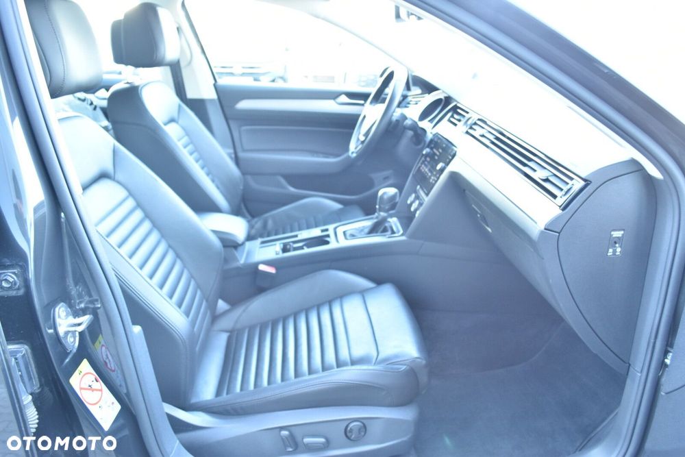 Volkswagen Passat - 36