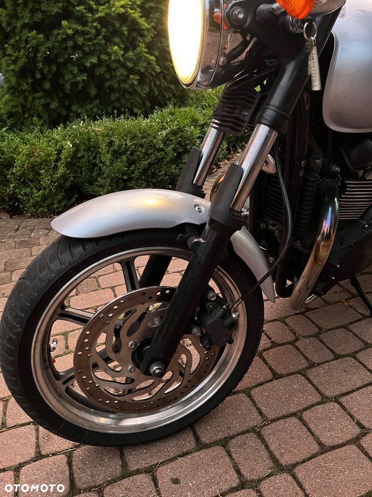 Triumph Bonneville - 12