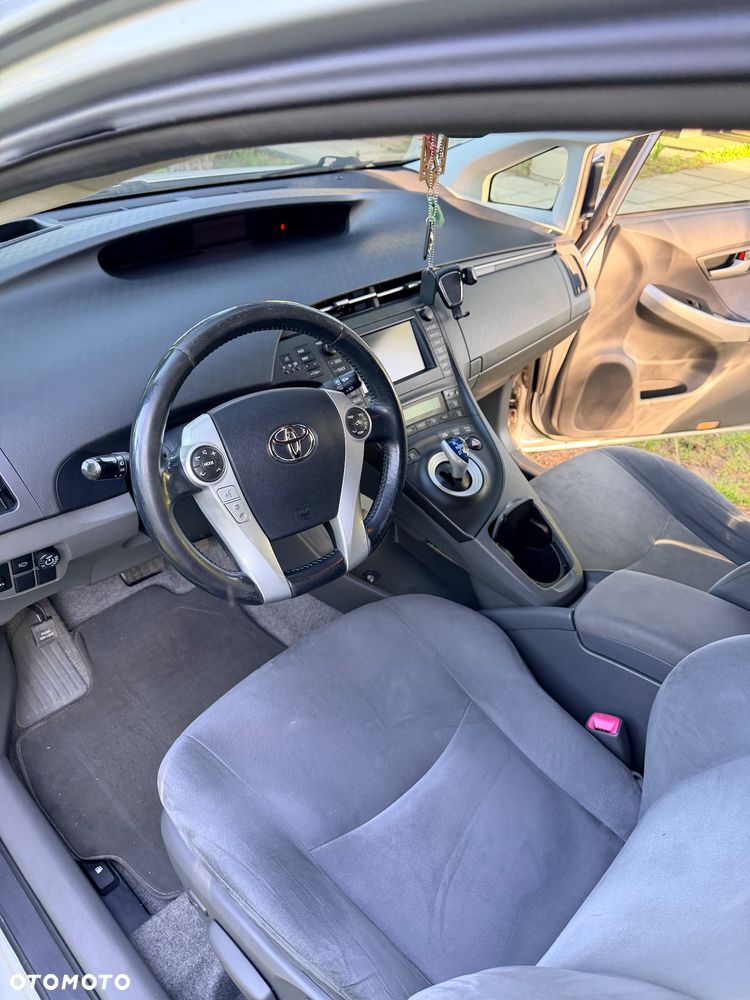 Toyota Prius 1.8 HSD Prestige - 11
