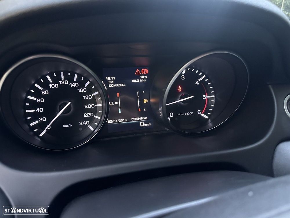 Land Rover Discovery Sport 2.0 TD4 HSE - 44