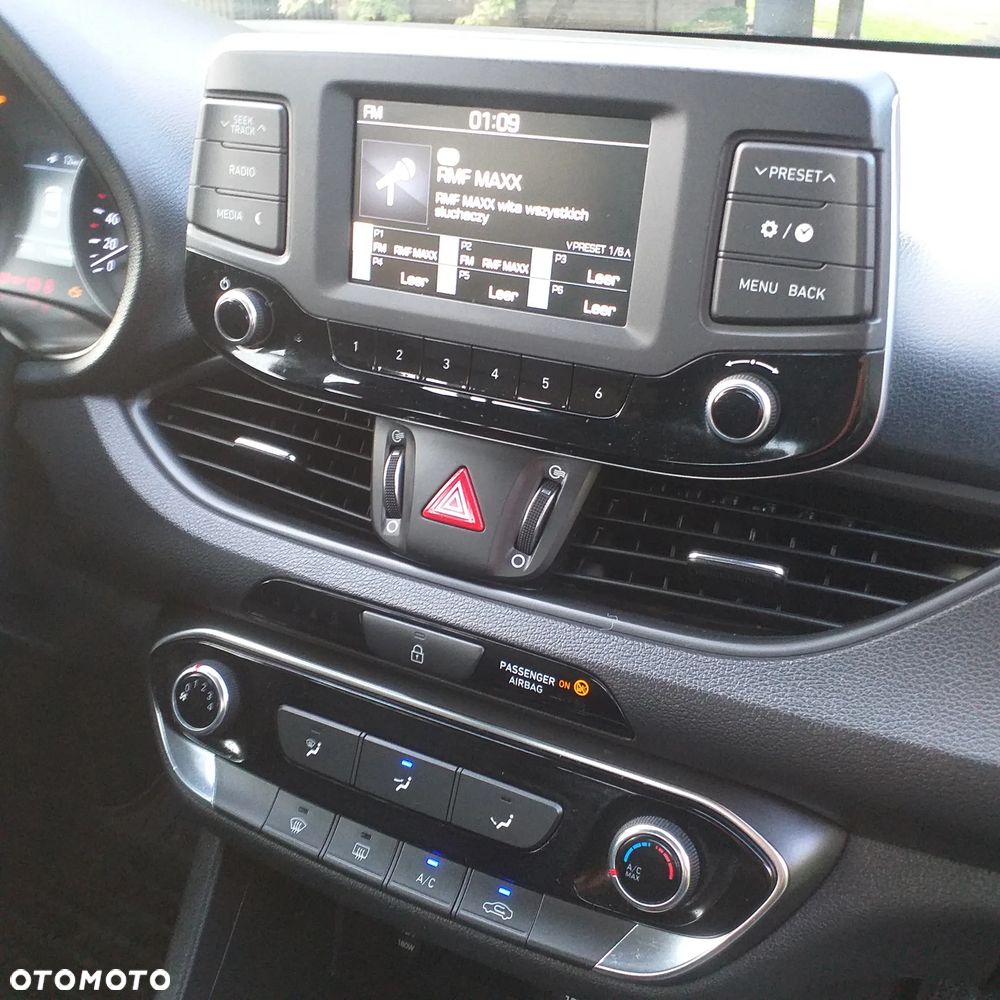 Hyundai i30 blue 1.4 Classic - 13
