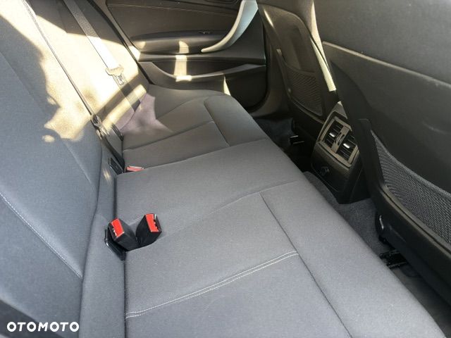 BMW Seria 1 118i Sport Line - 18