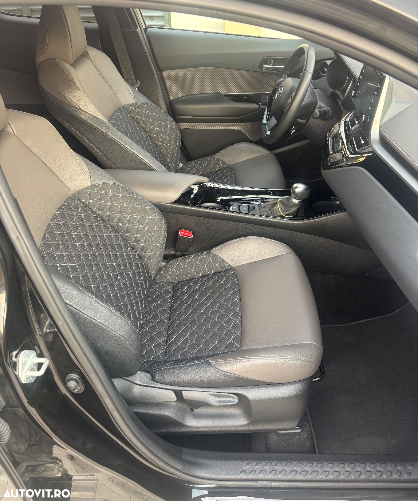 Toyota C-HR 2.0 Hybrid Lounge - 31