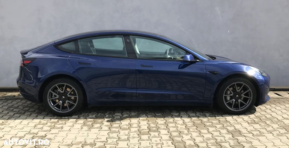 Tesla Model 3 RWD - 10