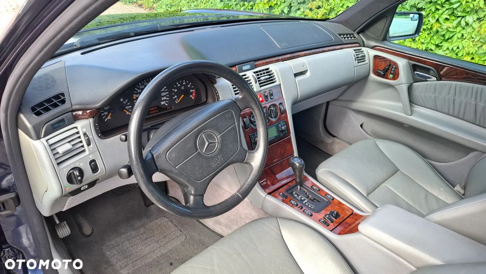 Mercedes-Benz Klasa E 280 4 Matic Elegance - 11