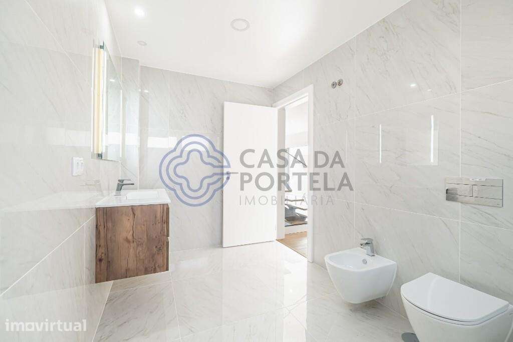 Moradia T4 com vista mar, piscina privada, 3 suítes e construção 2025. - Grande imagem: 5/55