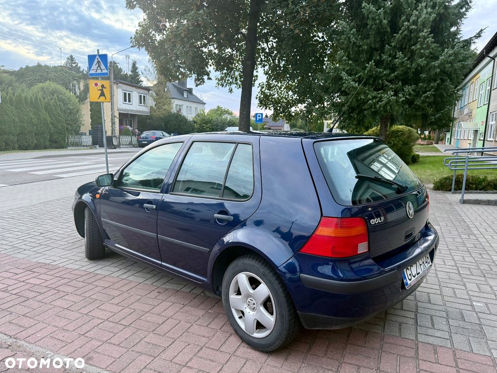 Volkswagen Golf - 6