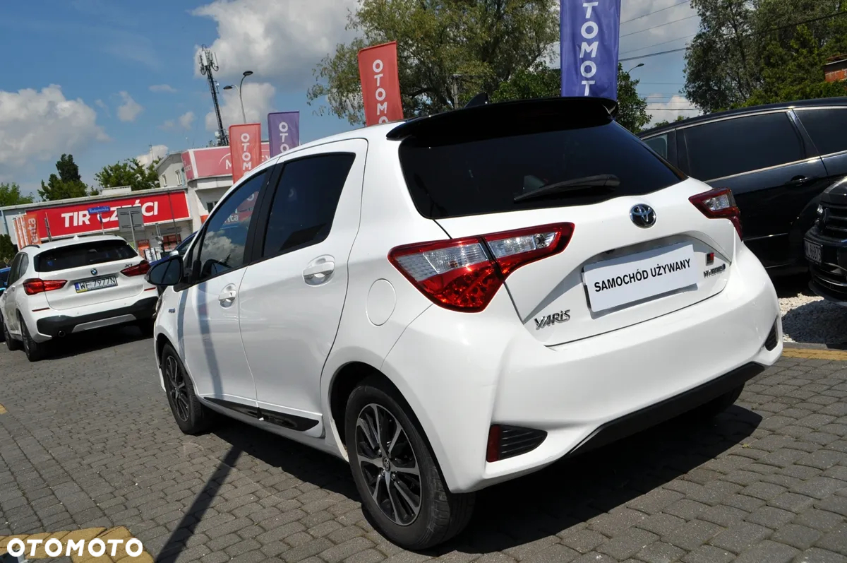 Toyota Yaris Hybrid 1.5 VVT-i Selection - 11