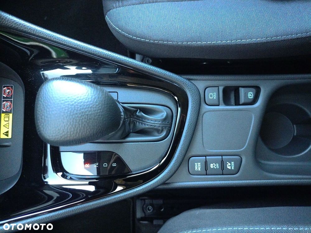 Toyota Yaris Hybrid 1.5 Style - 24