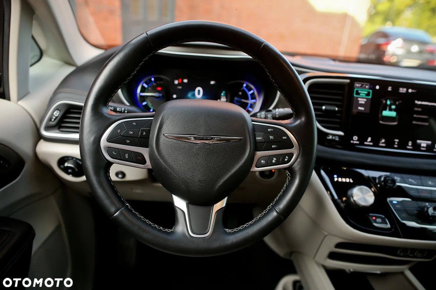 Chrysler Pacifica - 28