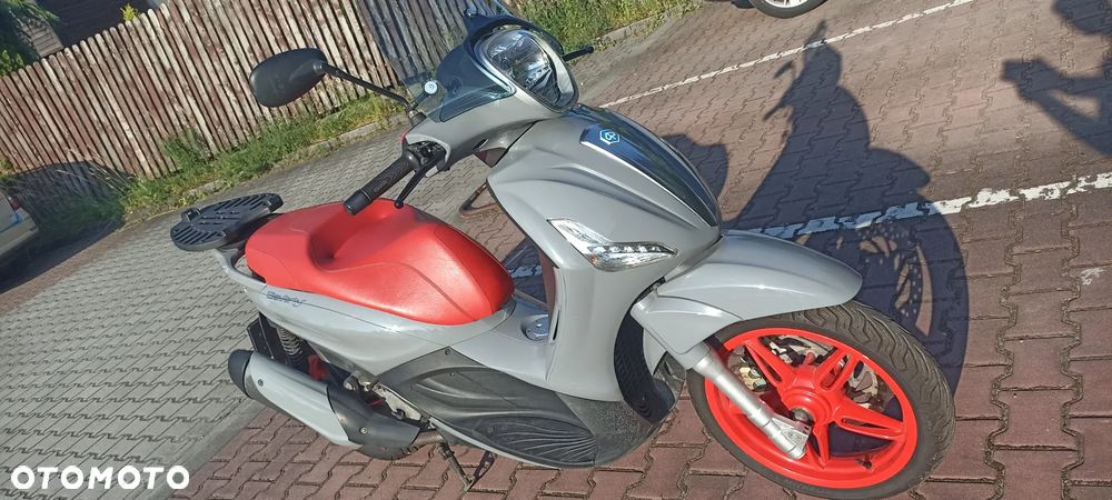 Piaggio Beverly - 1