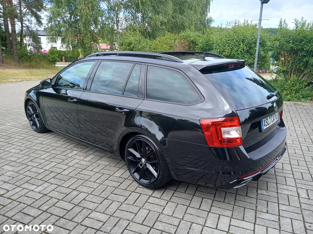 Skoda Octavia Combi 2.0 TDI DSG RS - 32