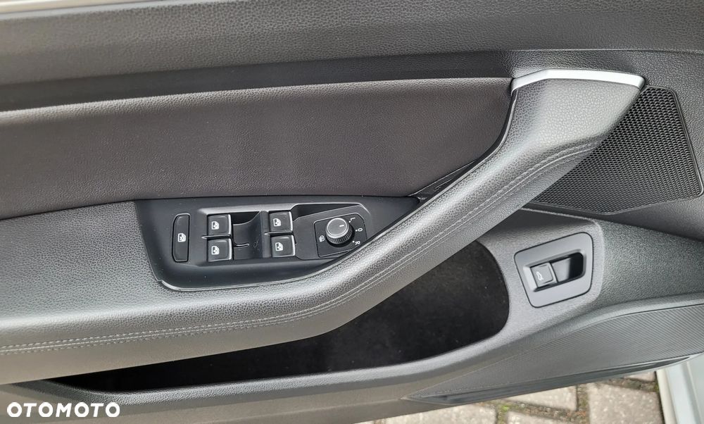 Volkswagen Passat 2.0 TDI (BlueMotion Technology) Highline - 27