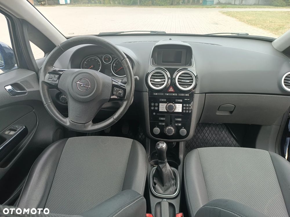 Opel Corsa 1.4 16V Cosmo - 8