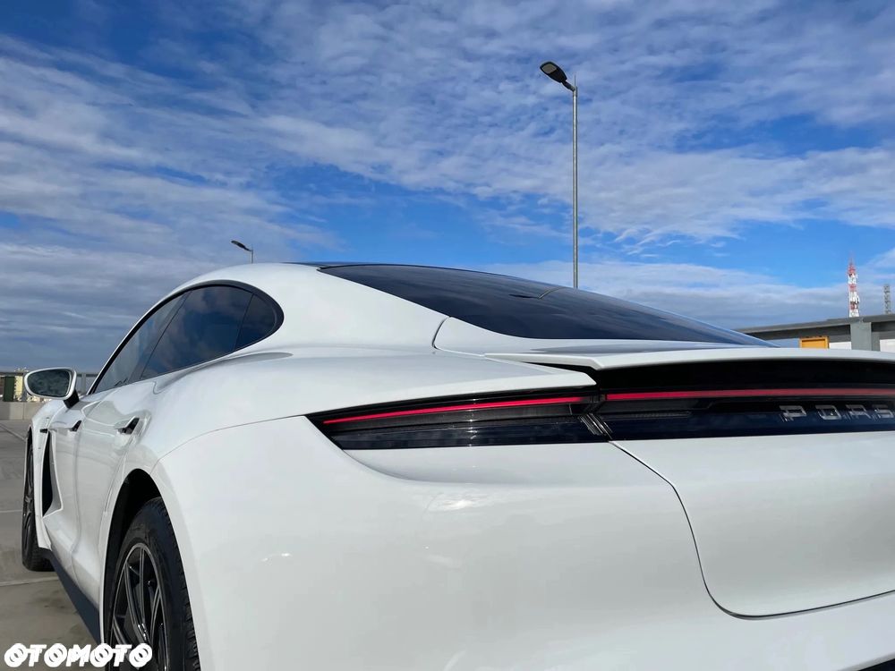 Porsche Taycan Performance Plus - 15