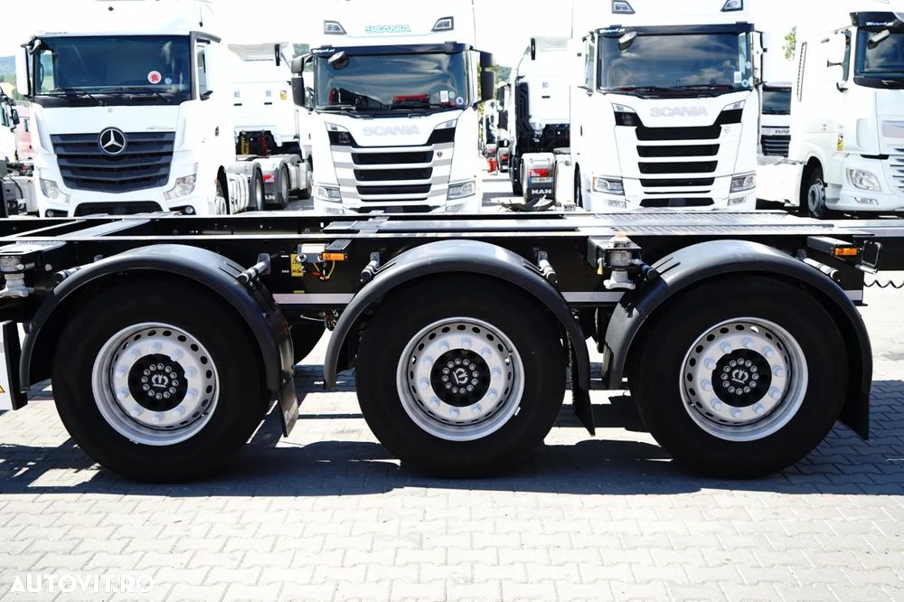 Krone KRONE / SEMIREMORCĂ CONTAINER / PUȚIN UTILIZAT / UNIVERSAL / 2023 / SPATE EXTENSIBIL / PENTRU TOATE CONTAINERELE / AXE RIDICABILE / AXE KRONE - 23