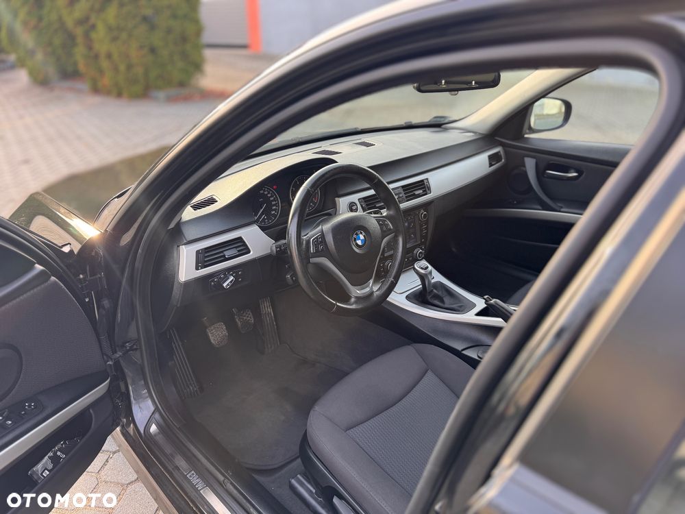BMW Seria 3 318i - 22