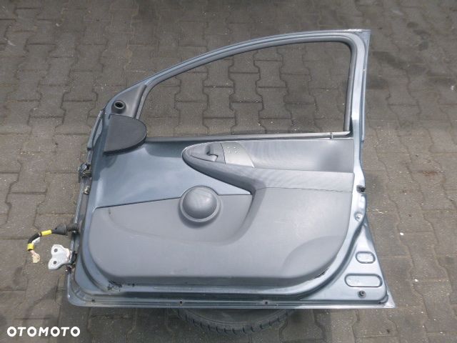 DRZWI PRAWY PRZÓD PRAWE PRZEDNIE KOMPLETNE TOYOTA AYGO I 05-14 KOLOR 1E0-FB10 - 12