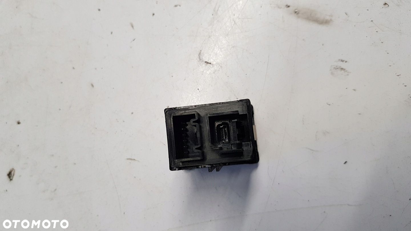 gniazdo Aux USB Opel Zafira C - 3