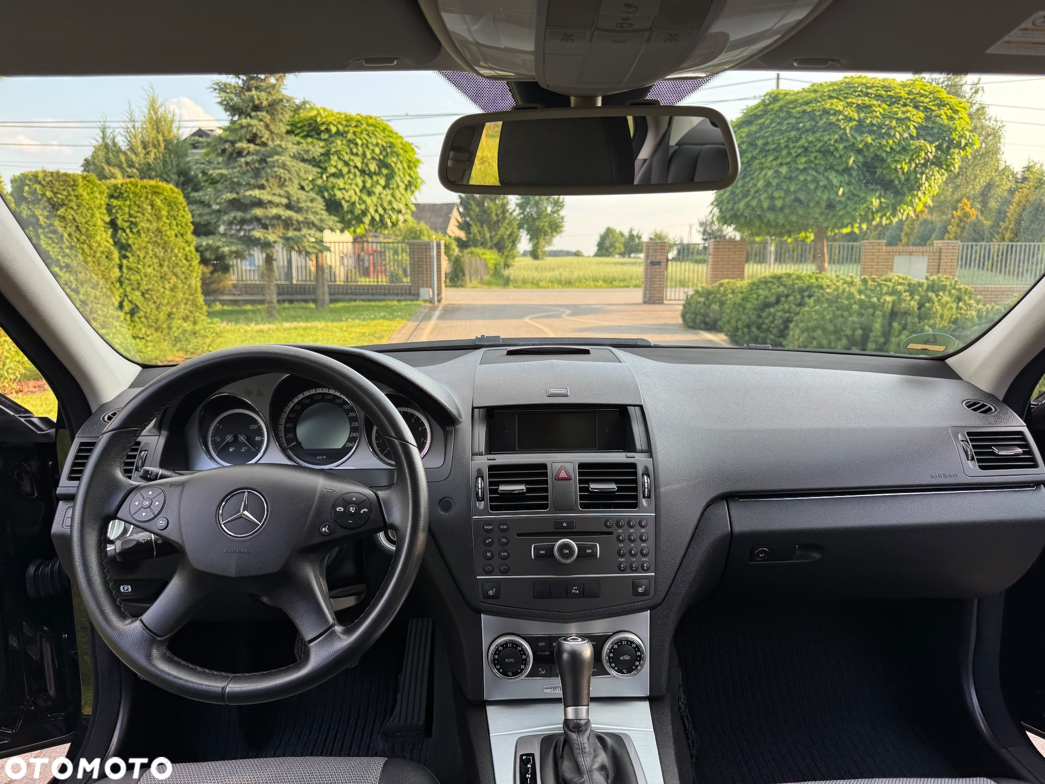 Mercedes-Benz Klasa C 180 T CGI Automatik BlueEFFICIENCY - 23