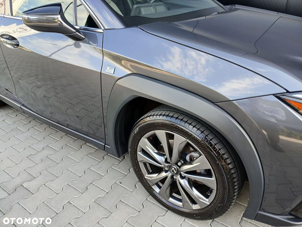Lexus UX 300h F Sport Design AWD - 31