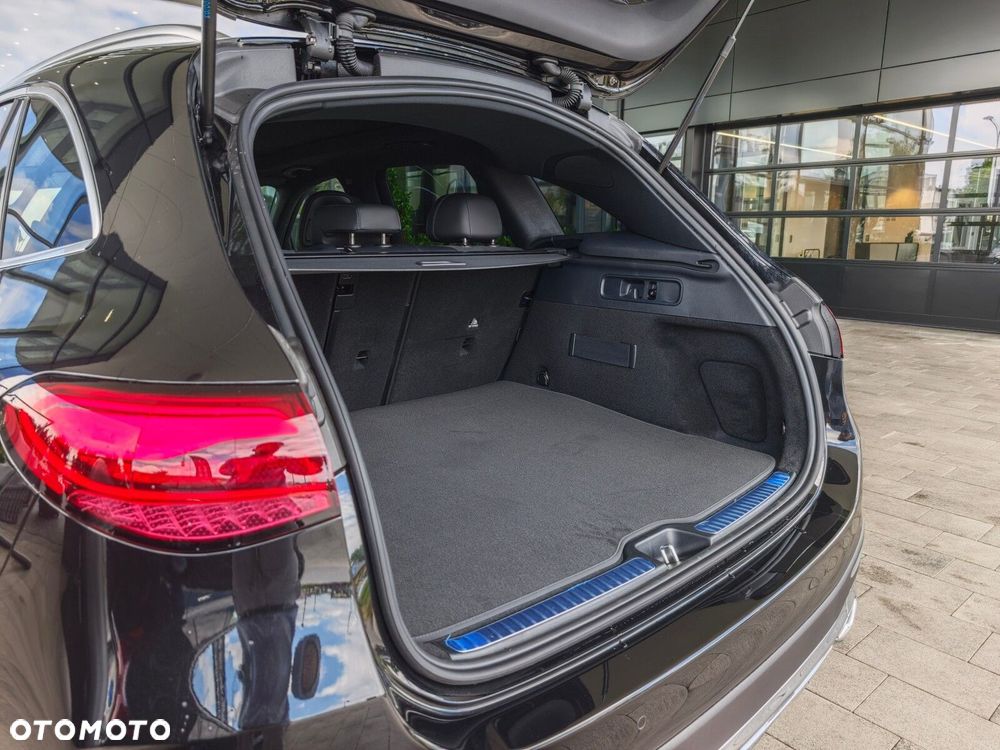 Mercedes-Benz GLC - 32