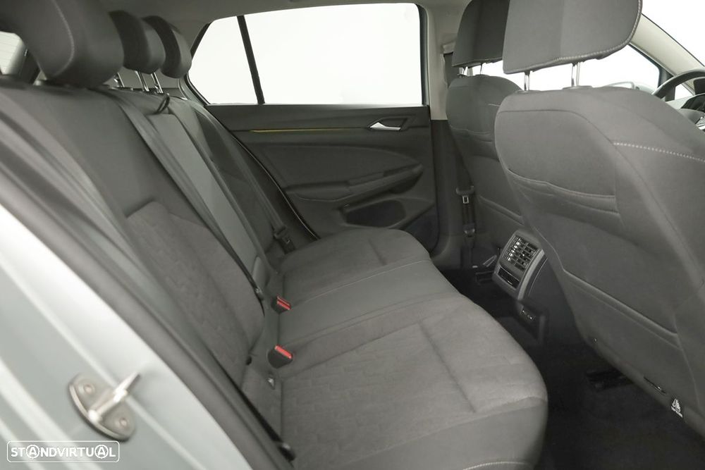 VW Golf 1.5 TSI e-Hybrid Life DSG - 23