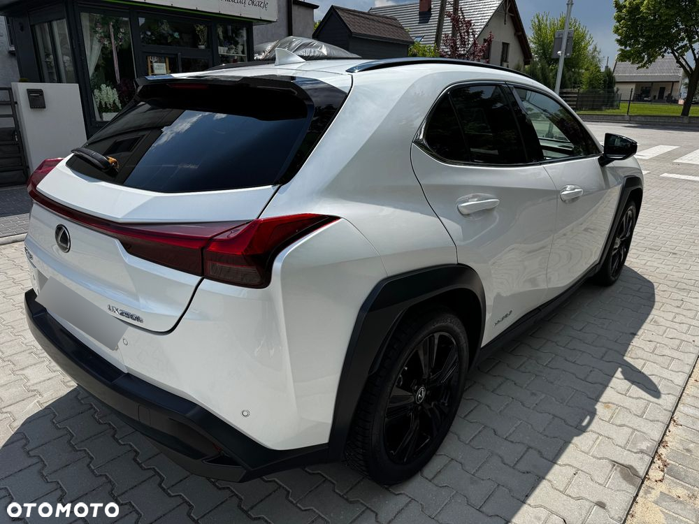 Lexus UX - 4