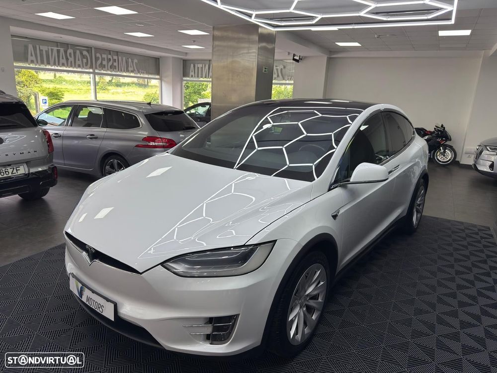 Tesla Model X - 17