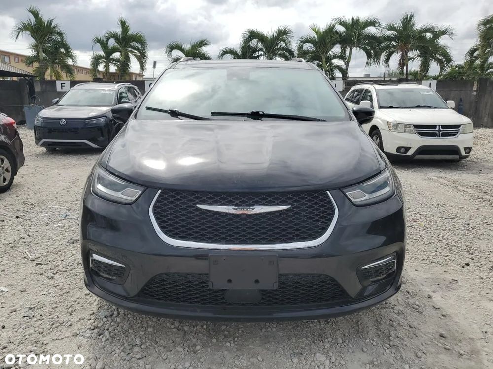 Chrysler Pacifica - 5