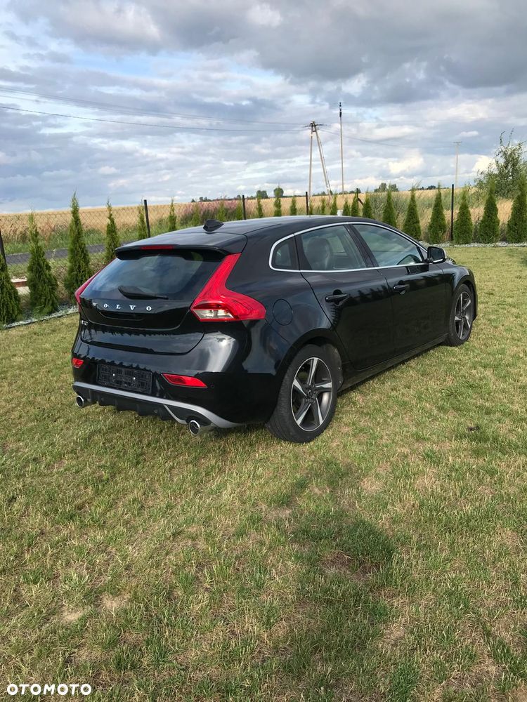 Volvo V40 D2 R-Design - 3