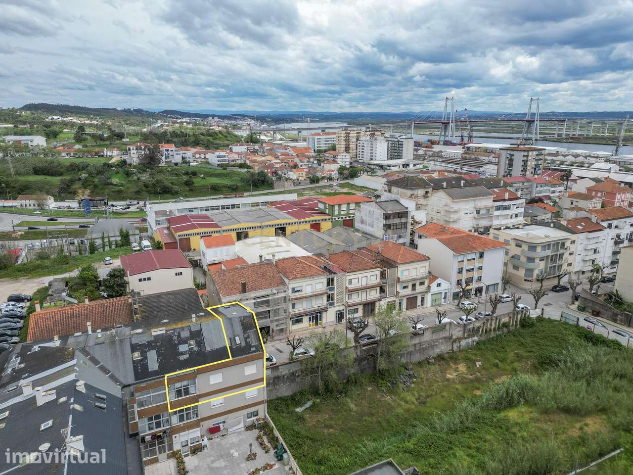 Apartamento T4+1 duplex com garagem no centro da cidade da Figueira da - Grande imagem: 3/55