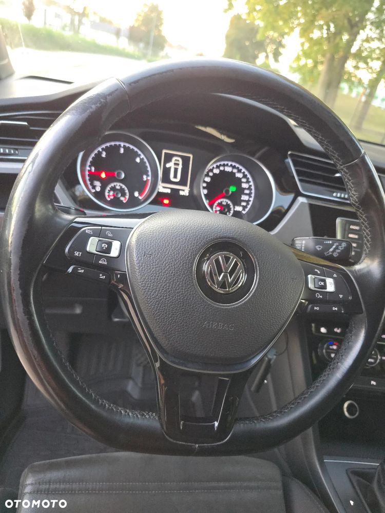 Volkswagen Touran - 22