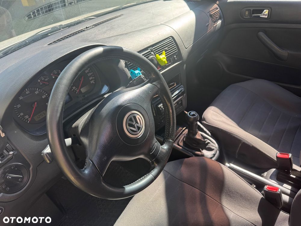 Volkswagen Golf 1.6 - 17