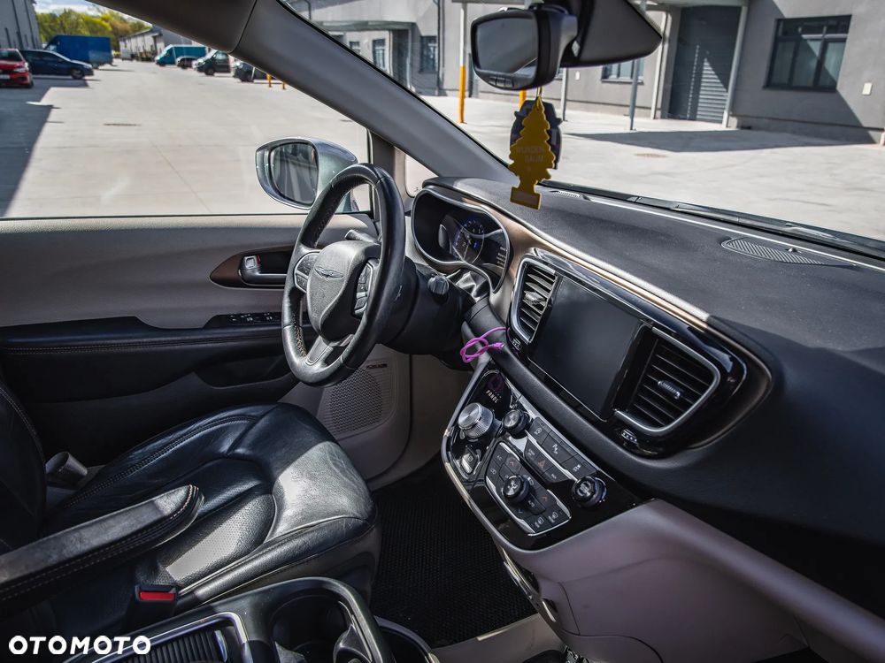 Chrysler Pacifica - 10