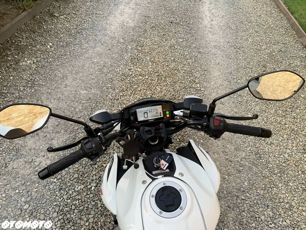 Suzuki GSX - 36