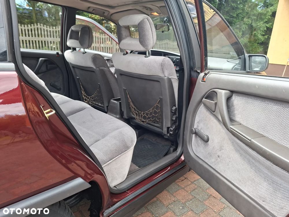 Opel Omega 2.4i GL - 25