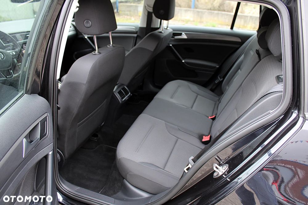 Volkswagen Golf - 17