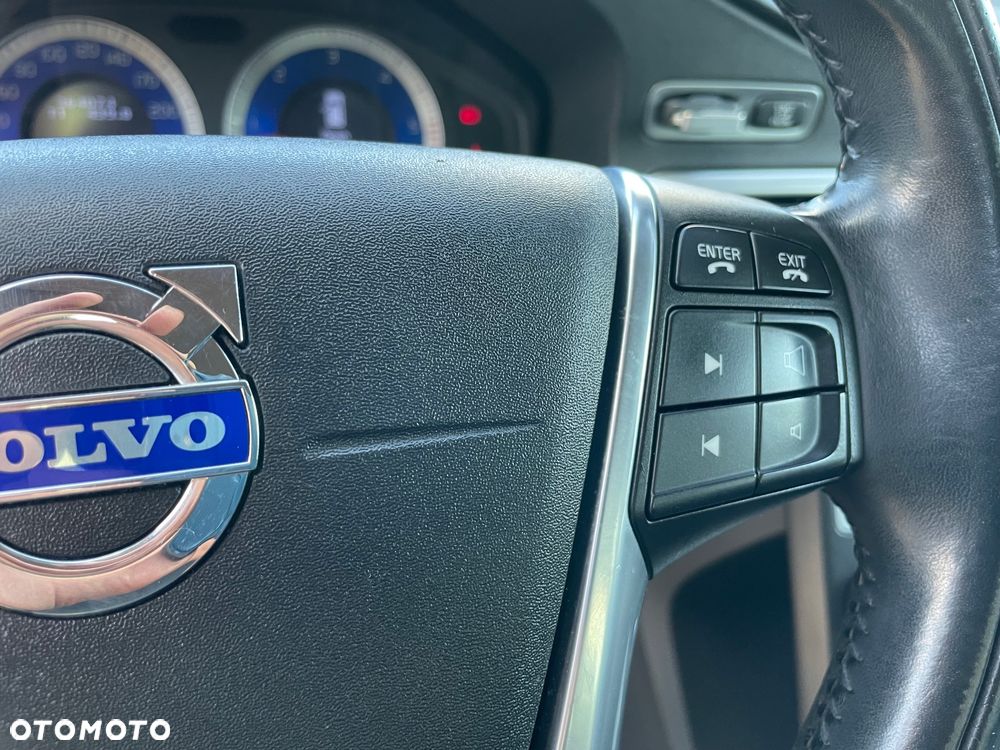 Volvo V70 D5 R-Design - 21