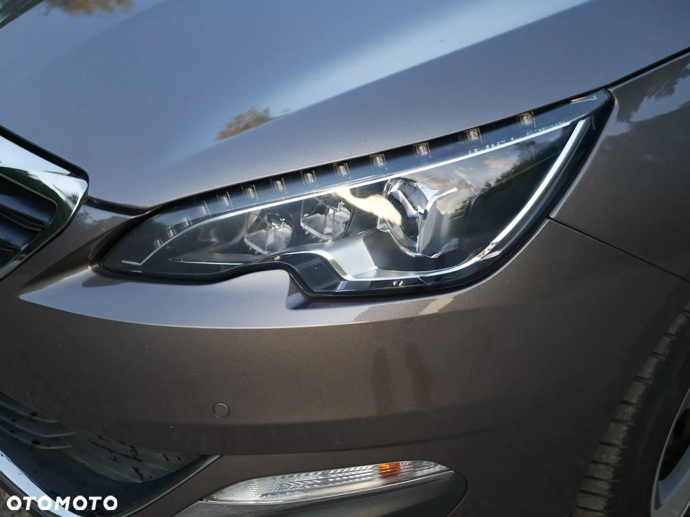 Peugeot 308 1.6 e-HDi Allure S&S - 11