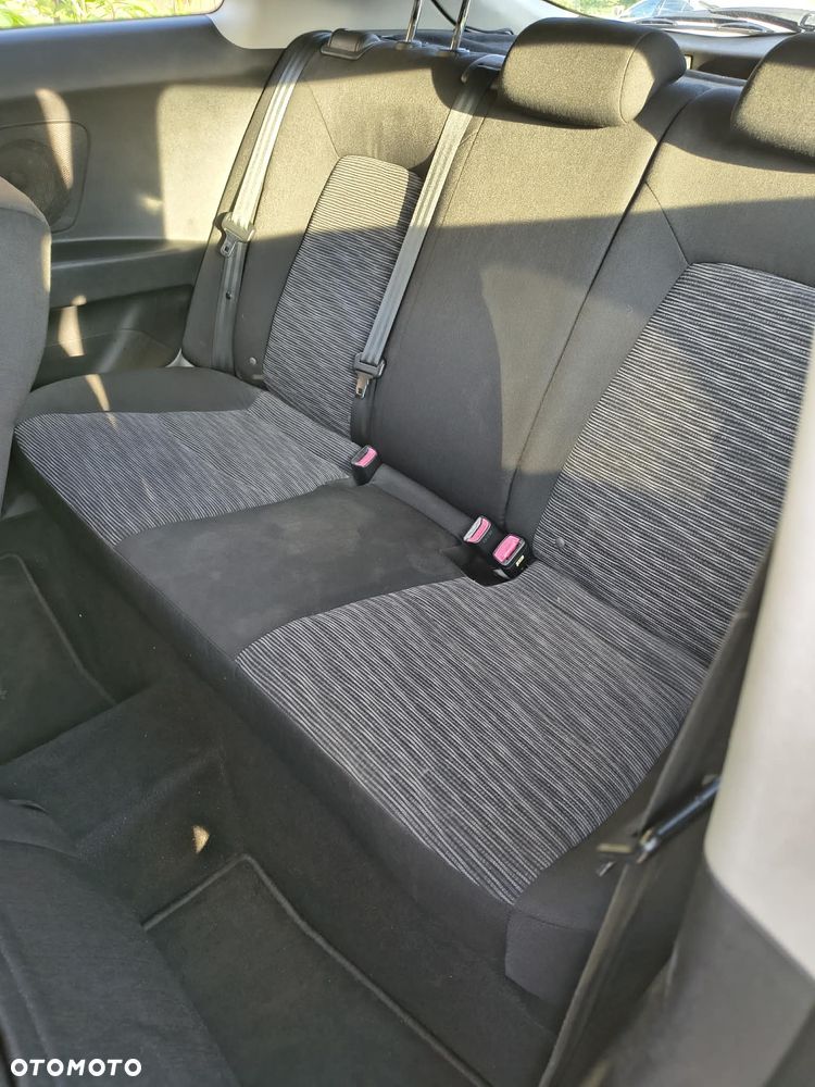 Kia Ceed 1.6 L - 6