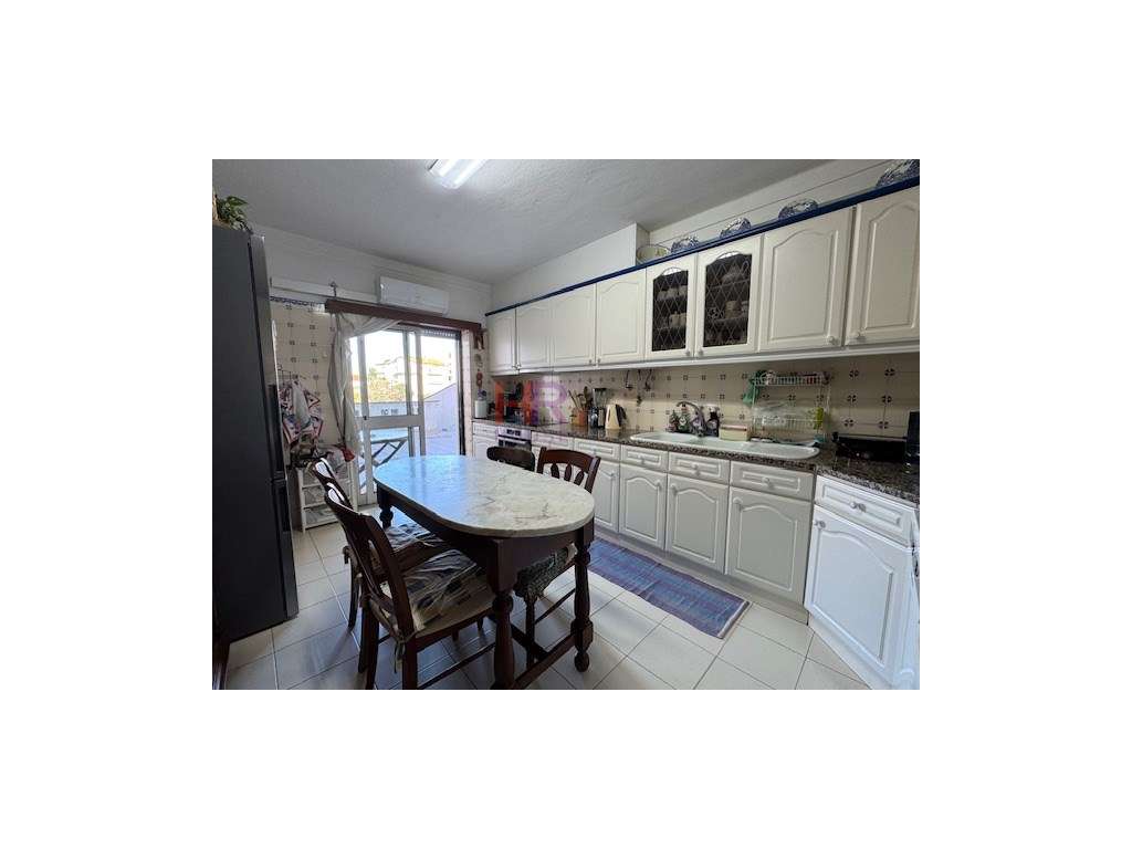 Moradia T4+1 com sótão, piscina aquecida e garagem em Santo António... - Grande imagem: 5/43