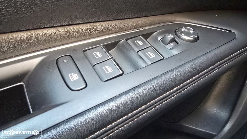 Peugeot 3008 225 e-EAT8 GT - 32