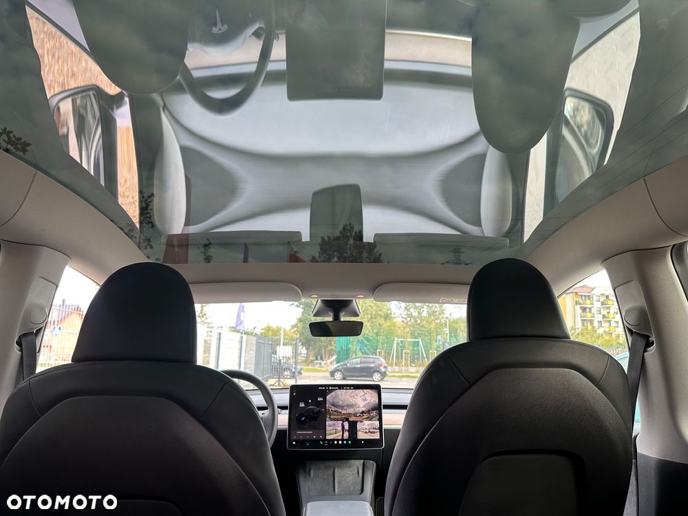 Tesla Y Performance AWD - 31
