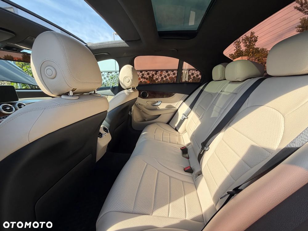 Mercedes-Benz Klasa C 300 9G-TRONIC - 4