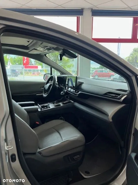 Toyota Sienna - 18